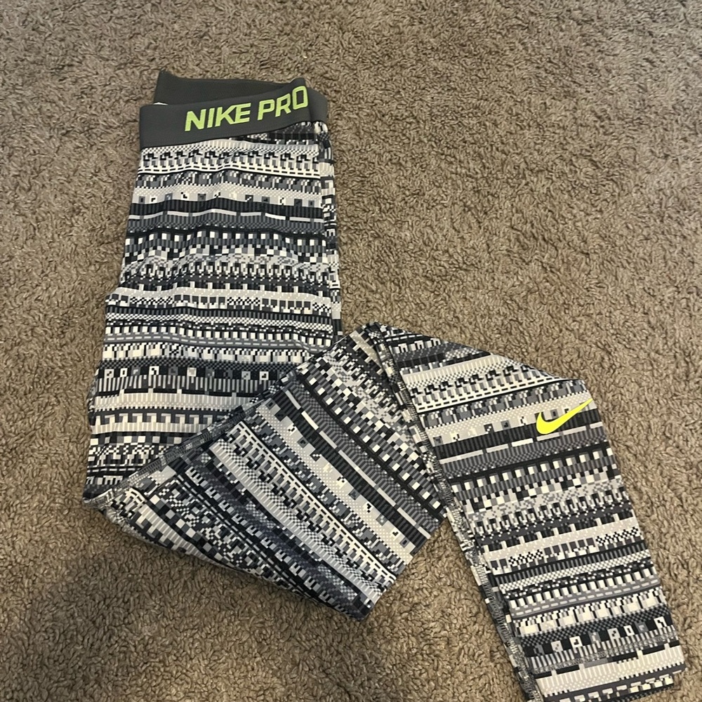 Nike Pro Size Small Leggings